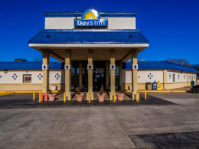 Гостиница Days Inn by Wyndham Clinton  Клинтон